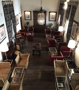Hotel Lounge