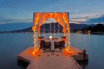 Couples Dining