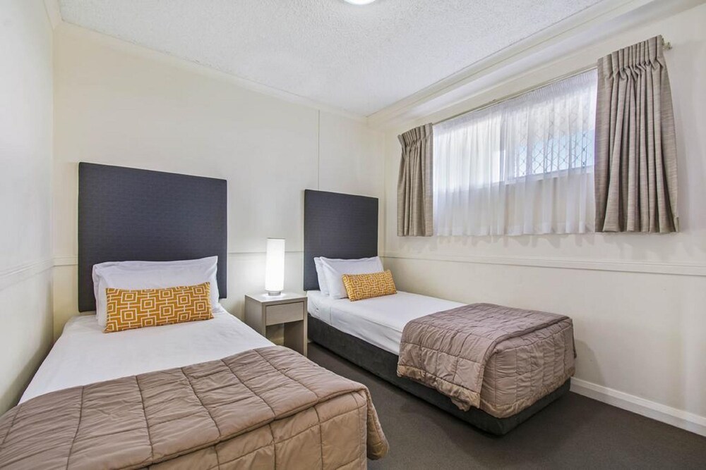 Two Bedroom Apartment - Pool View - Guestroom