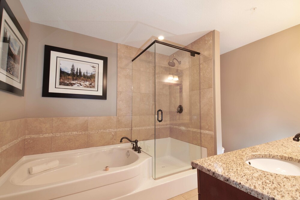 217 Two Bedroom KQ - Bathroom