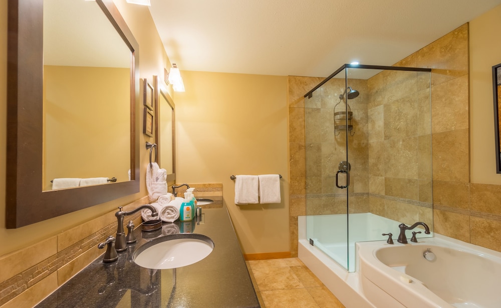 110 Three Bedroom KQQ - Bathroom