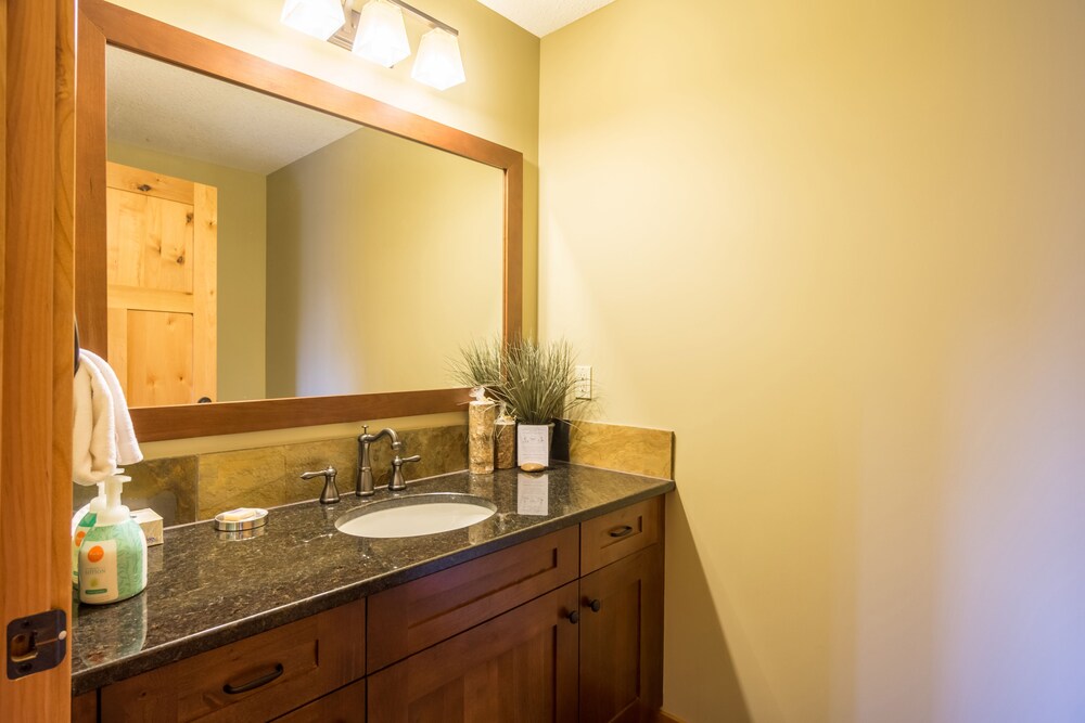 401 Two Bedroom Penthouse - Bathroom