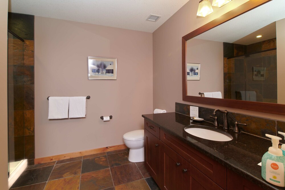107 Two Bedroom KQ - Bathroom