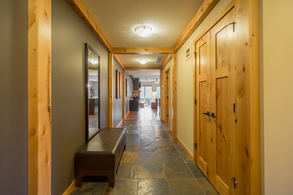 110 Three Bedroom KQQ - Living Area