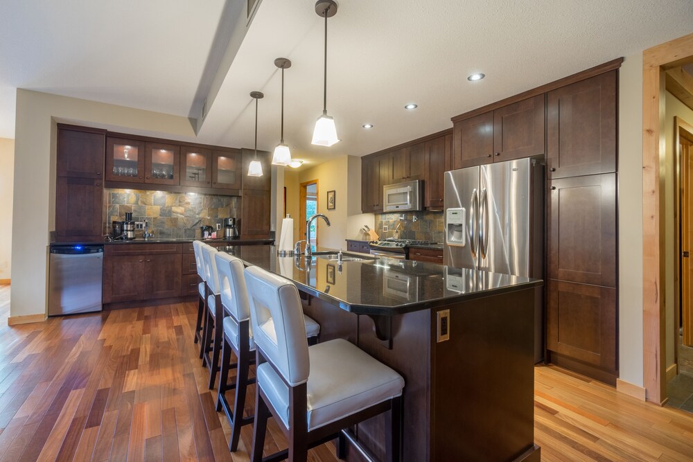 110 Three Bedroom KQQ - In-Room Kitchen
