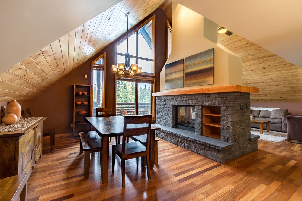 401 Two Bedroom Penthouse - In-Room Dining