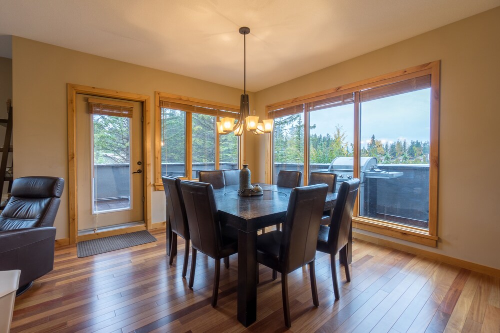 110 Three Bedroom KQQ - In-Room Dining