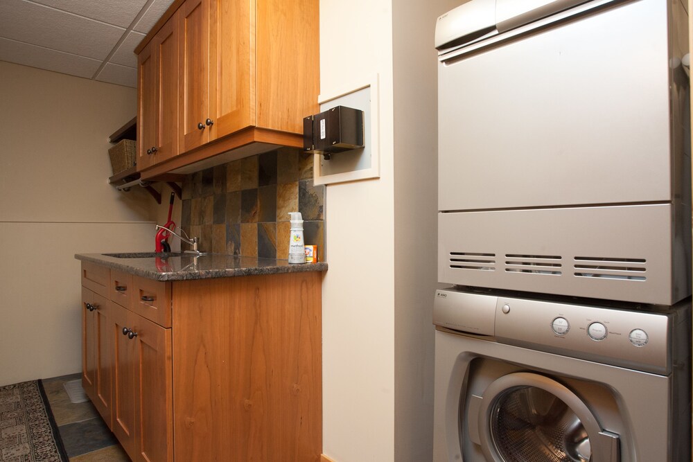 211 Grand Two Bedroom KQ - In-Room Amenity