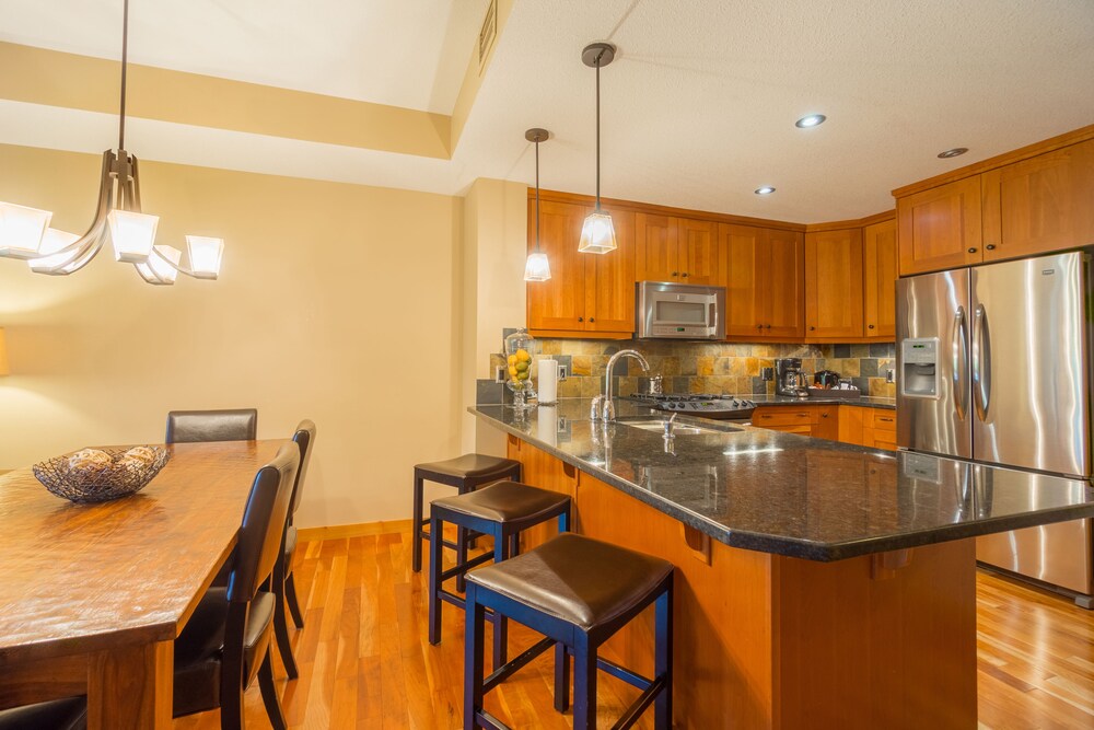 215 Three Bedroom KQQ - In-Room Kitchen