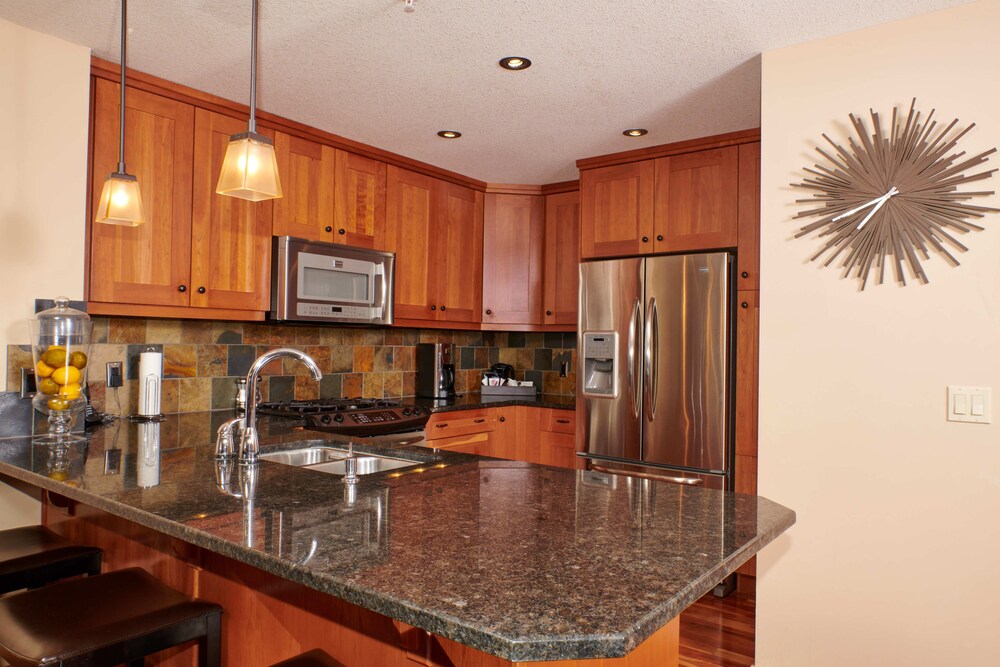 215 Three Bedroom KQQ - In-Room Kitchen