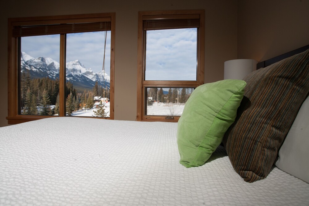 211 Grand Two Bedroom KQ - Guestroom View