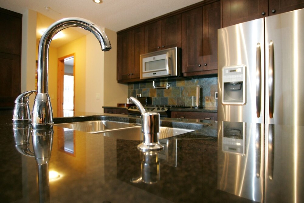 110 Three Bedroom KQQ - In-Room Kitchen