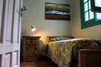 Single Room, Shared Bathroom (Small)