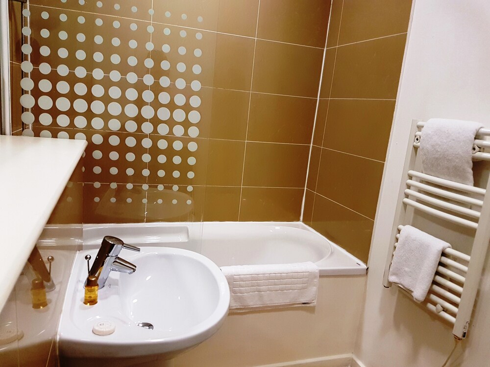Standard Apartment, 2 Bedrooms - Bathroom