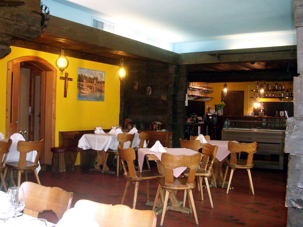 Hotel Bar