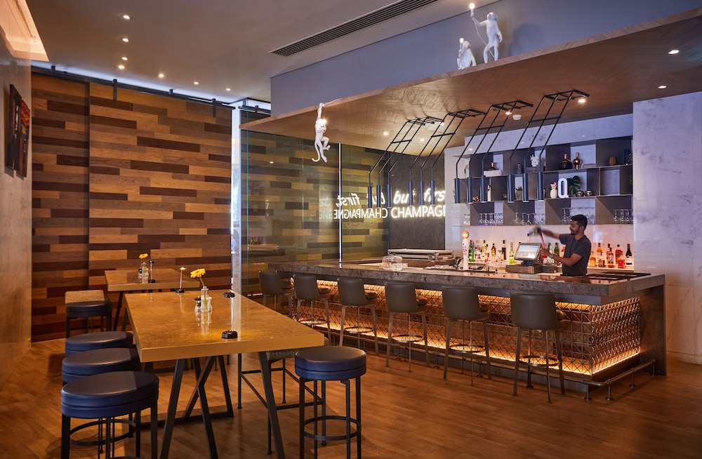 Hotel Bar