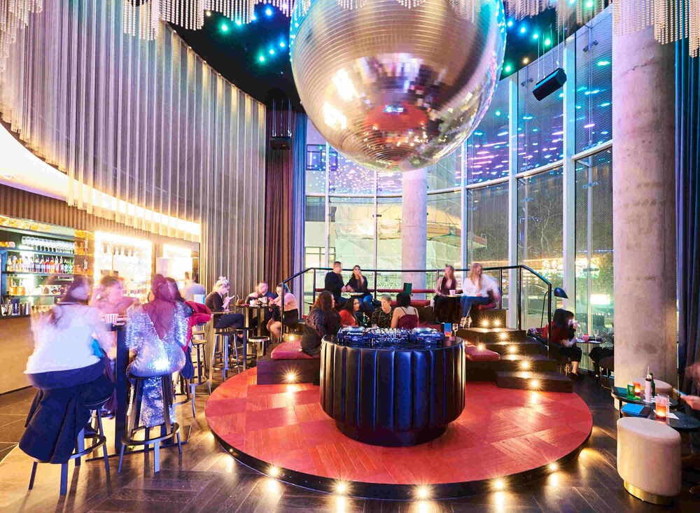 Hotel Bar