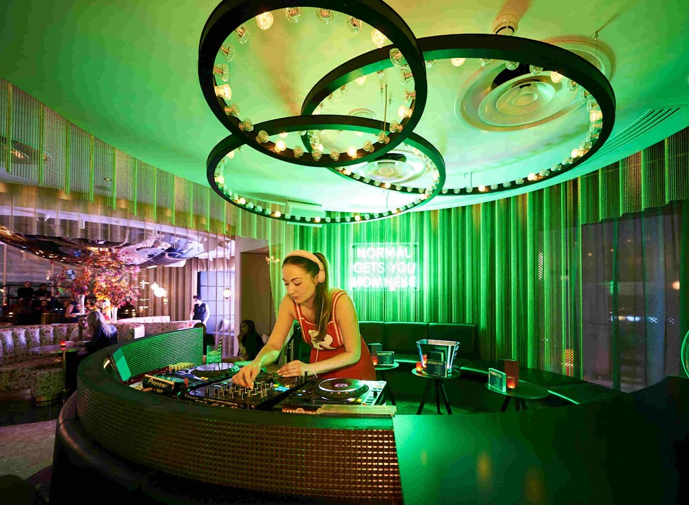 Hotel Bar
