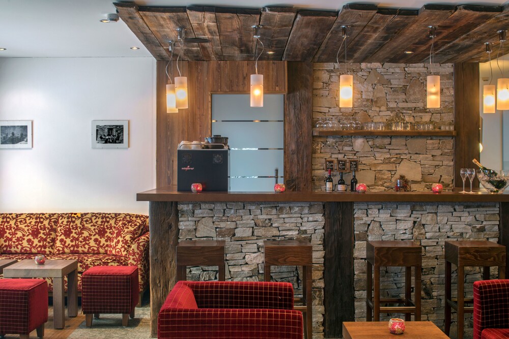 Hotel Bar