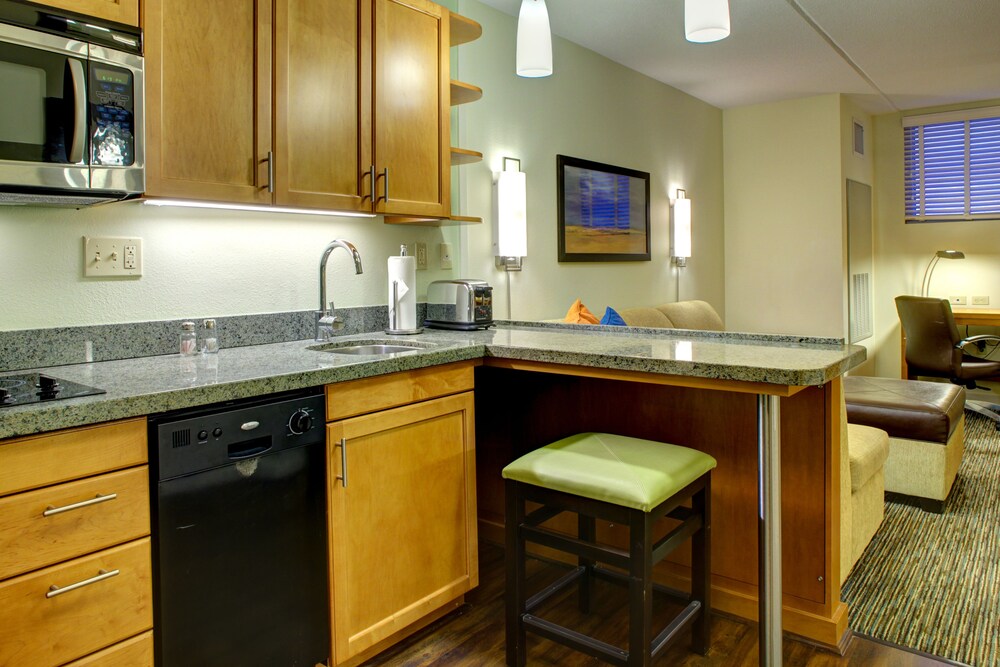 Studio, 1 King Bed with Sofa bed, Accessible - In-Room Kitchen
