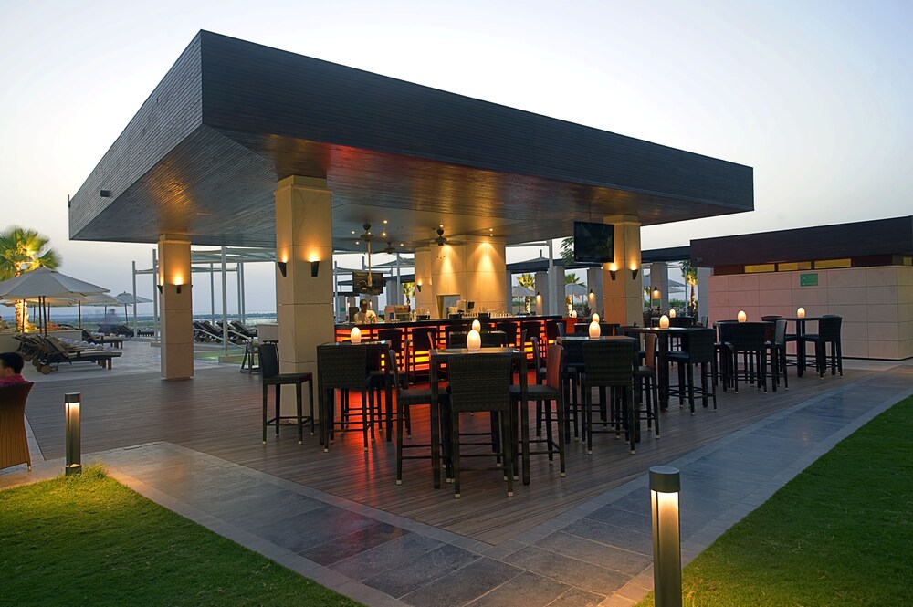 Poolside Bar