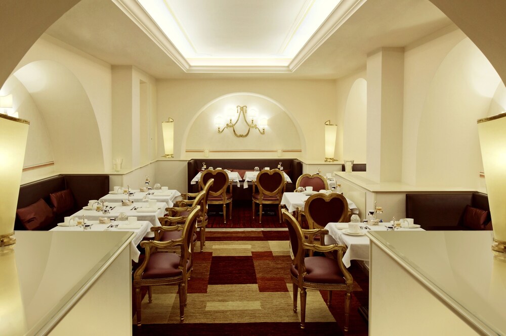 Hotel Lounge