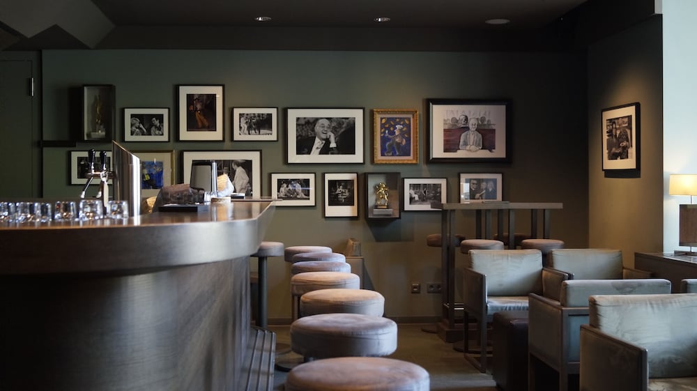Hotel Bar