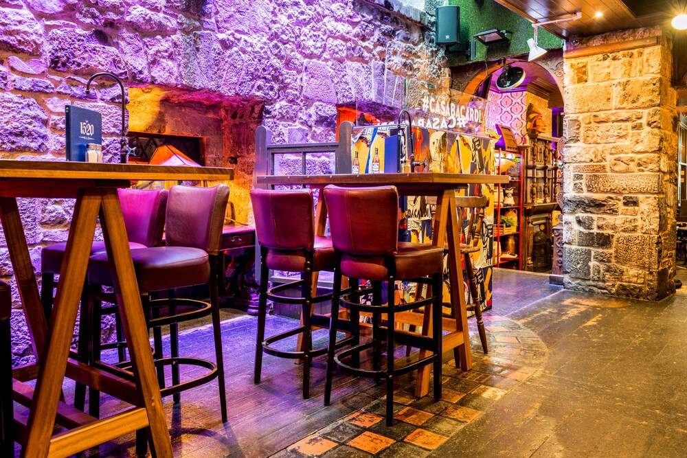 Hotel Bar