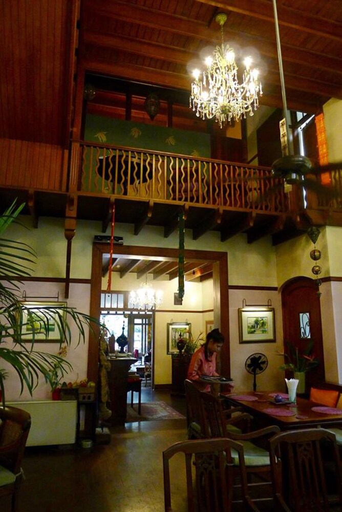 Hotel Lounge