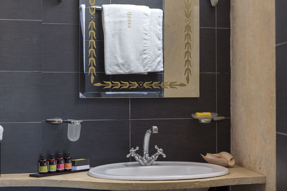 Family Suite - Bathroom Sink