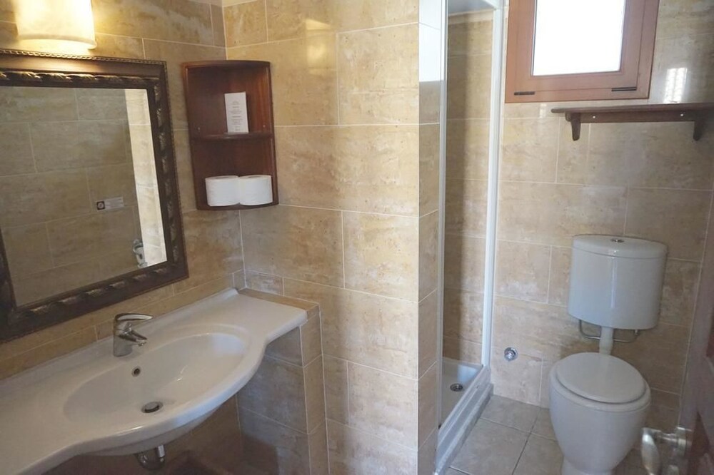 Executive Suite - Bathroom