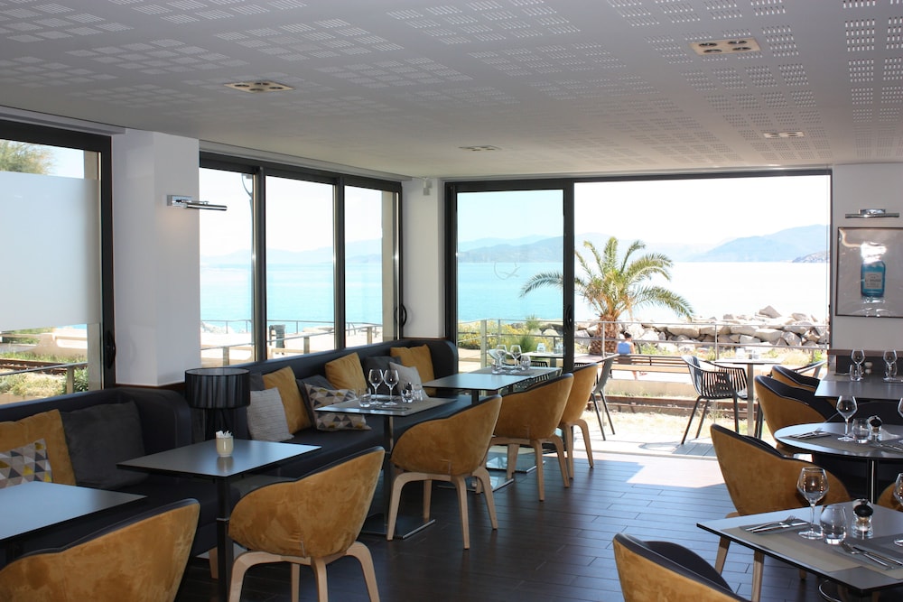 Hotel Lounge