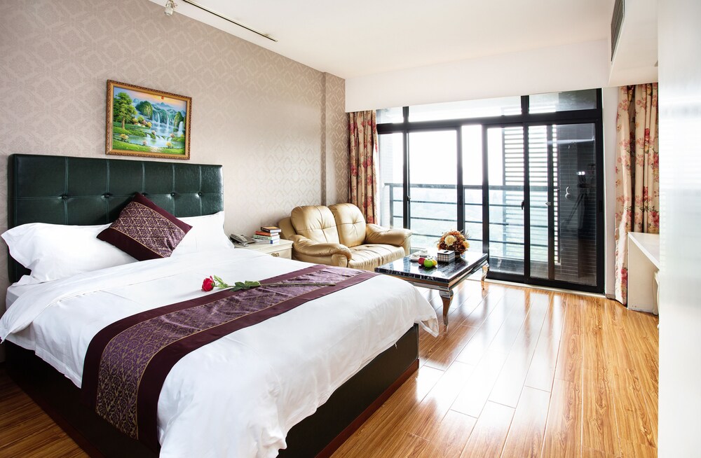 Deluxe Room, 1 King Bed - Guestroom