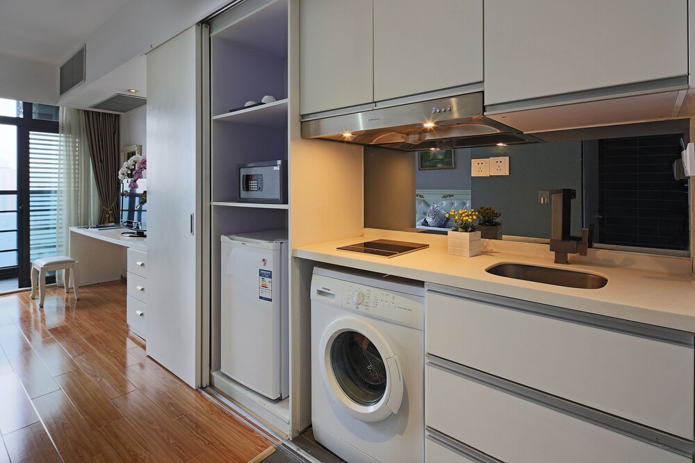 Business Room, 1 King Bed - In-Room Kitchen