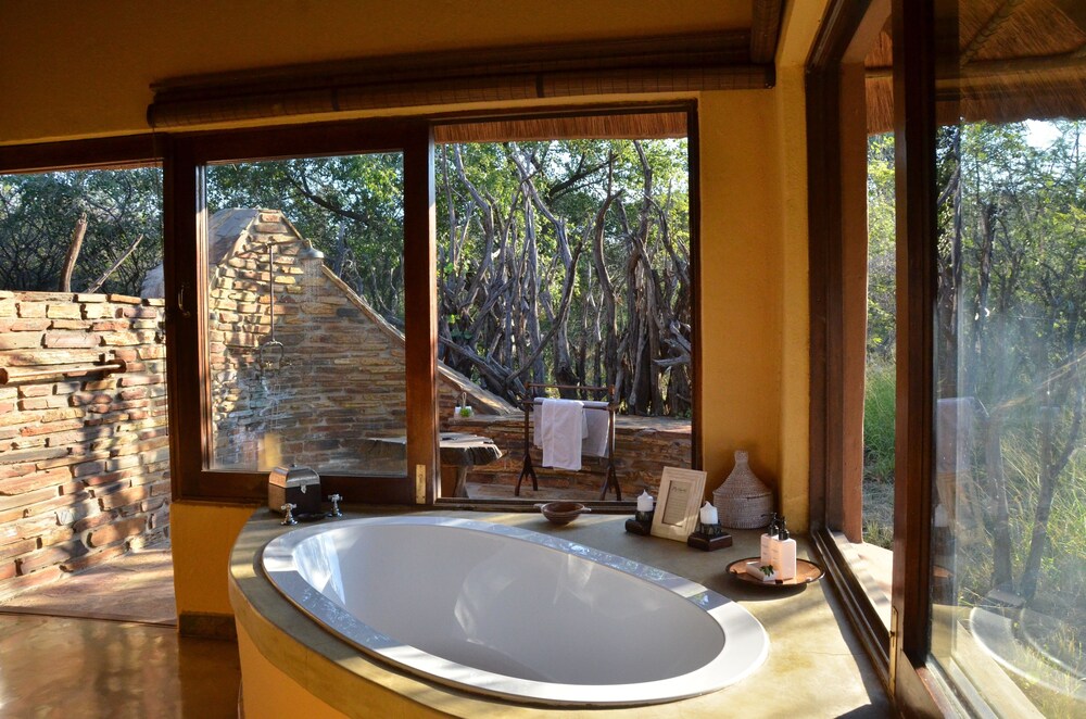 Deep Soaking Bathtub