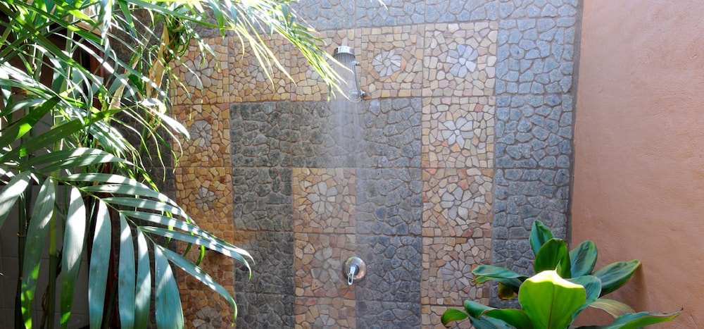 Deluxe Studio - Bathroom