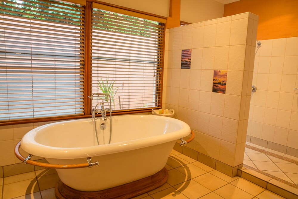 Deluxe Studio - Bathroom