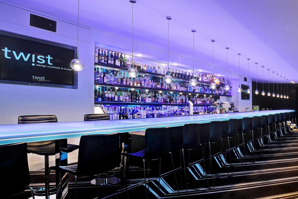 Hotel Bar