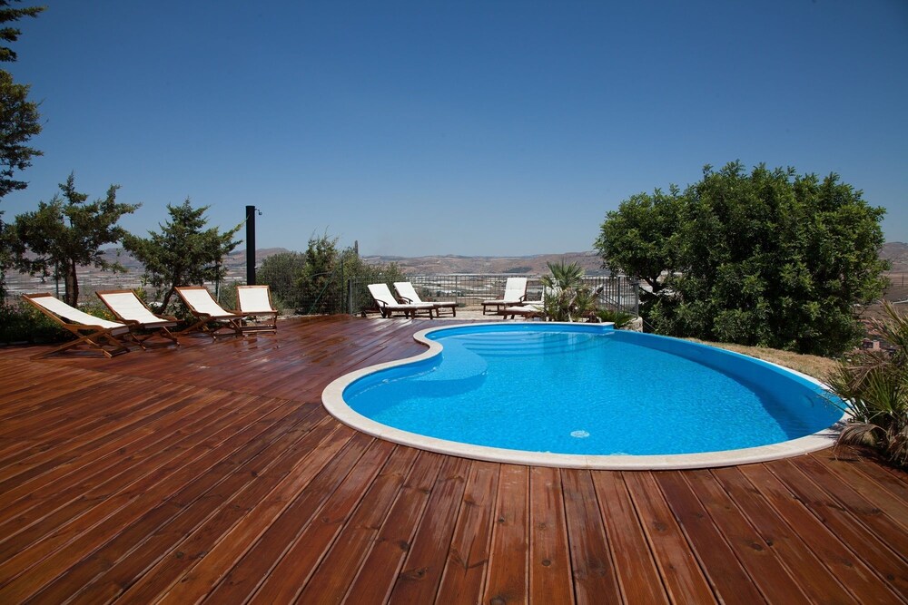 Piscine à débordement