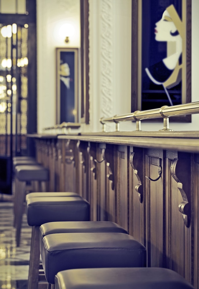 Hotel Bar