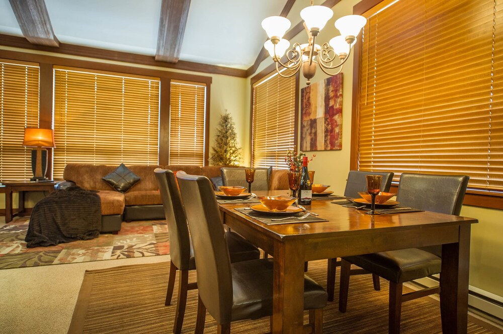 Executive Room, 2 Bedrooms, Hot Tub - In-Room Dining