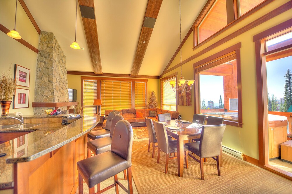 Executive Room, 2 Bedrooms, Hot Tub - In-Room Dining