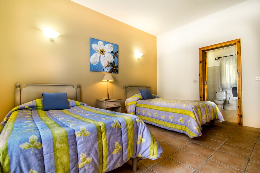 Standard Apartment, 2 Bedrooms, Pool Access - Guestroom