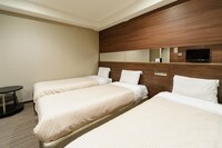 Casual Triple Room (20 Square meter)