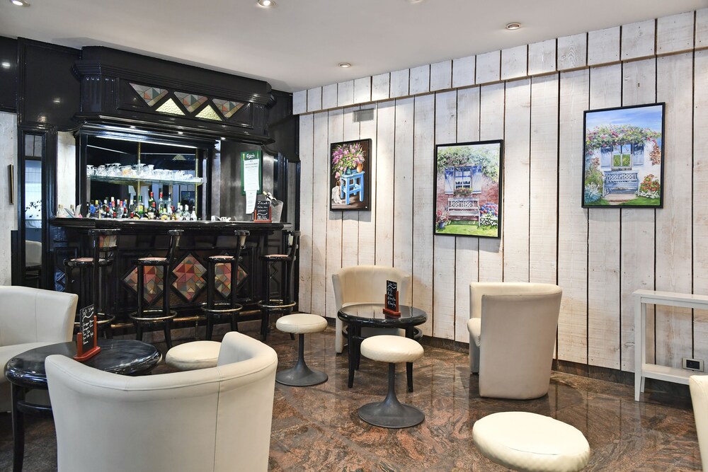 Hotel Lounge