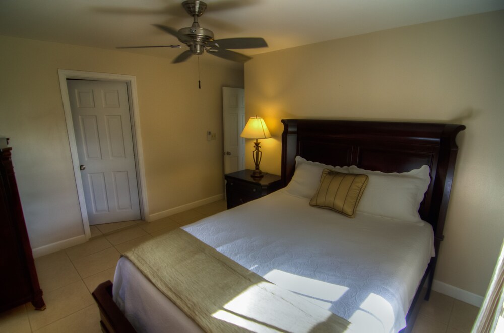 Traditional Suite, 2 Bedrooms, Kitchen, Beachfront - Guestroom