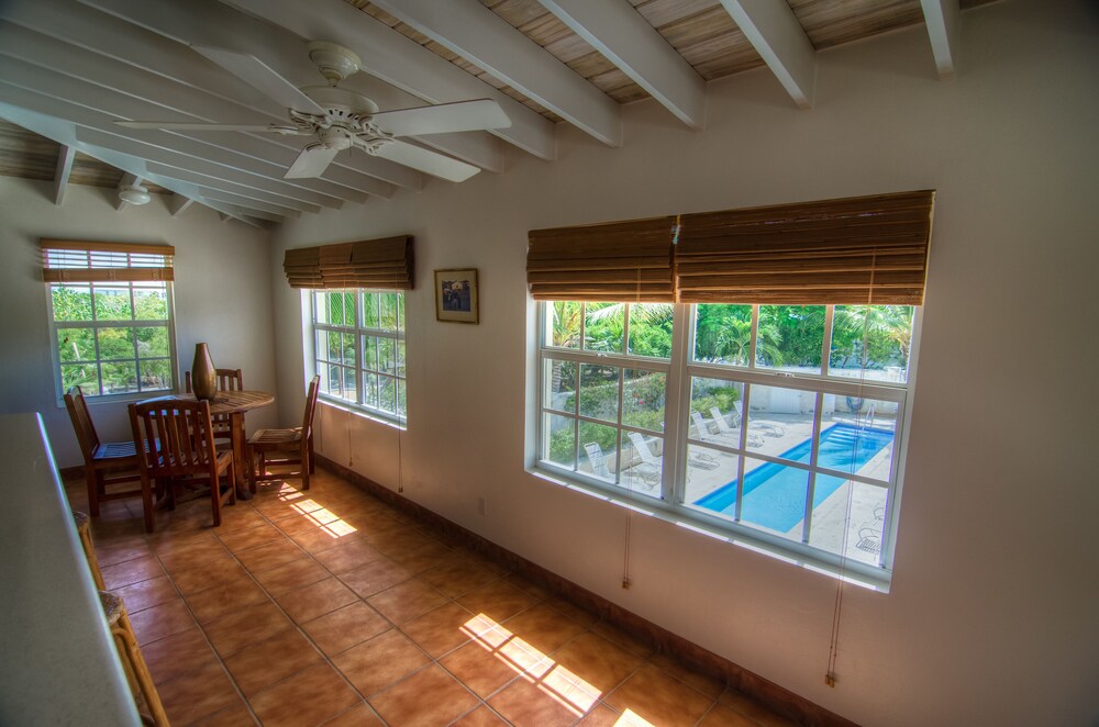 Deluxe Suite, 2 Bedrooms, Kitchen, Pool View - Guestroom View