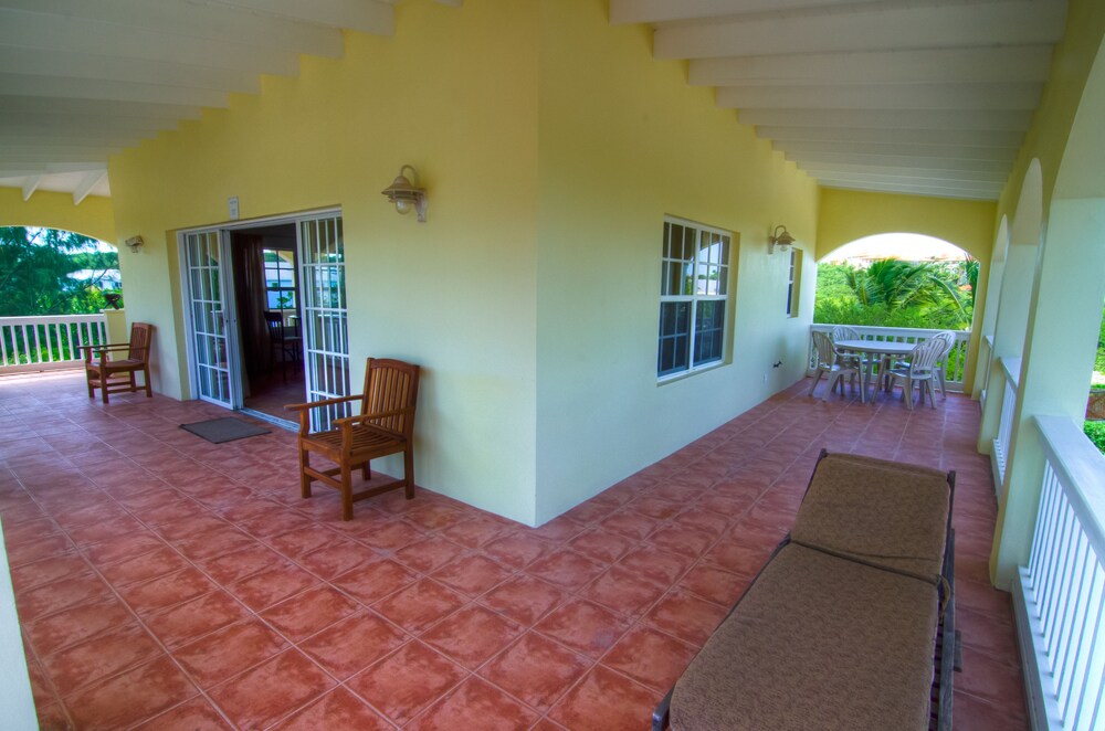 Standard Studio Suite, 1 Queen Bed, Kitchenette, Pool View - Terrace/Patio