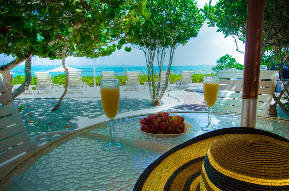 Traditional Suite, 2 Bedrooms, Kitchen, Beachfront - Guestroom View