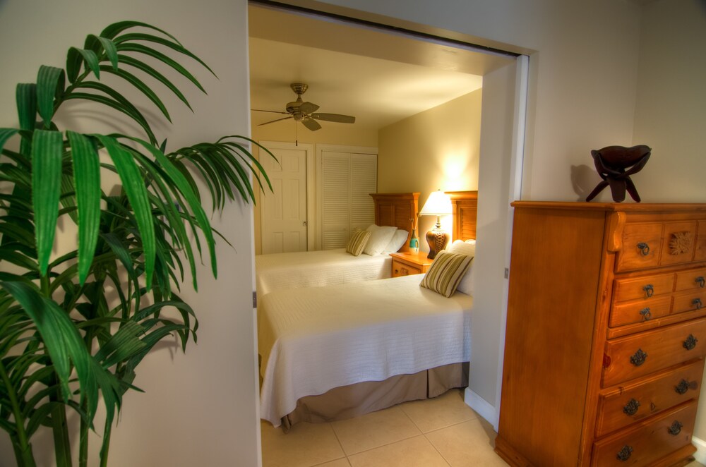Traditional Suite, 2 Bedrooms, Kitchen, Beachfront - Guestroom